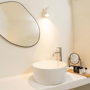Petite Cave Suite Caldera View & Outdoor Hot Tub